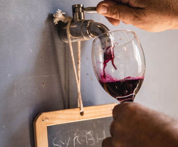 Costières de Nîmes AOP Les Hauts de Coste-Rives Rouge, Château Saint-Bénézet